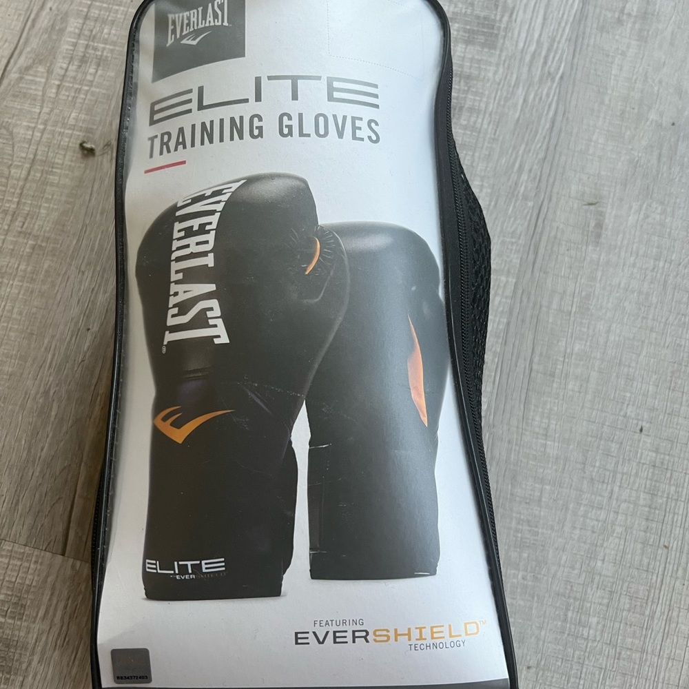 16oz elite training gloves.   Black.  the kid were doing the title boxing club